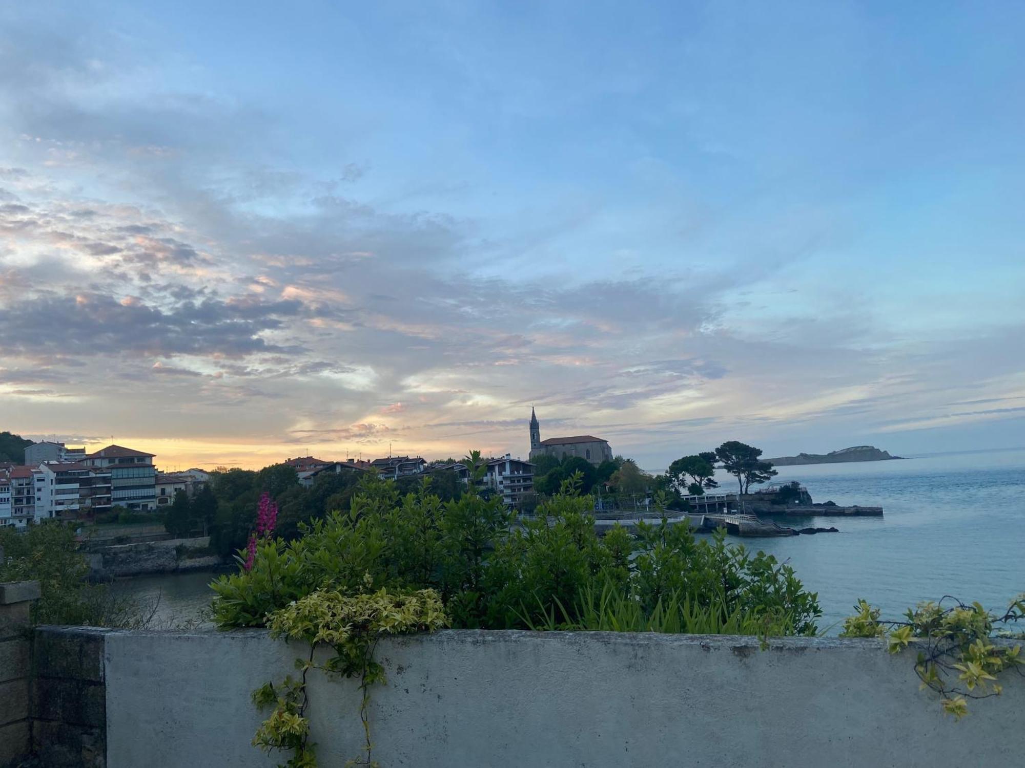 Mundaka Beachfront House Exterior photo